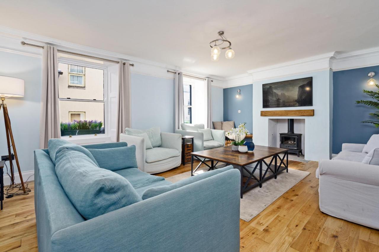 Clovelly House Beautiful 5 Bedroom, 5 Bathroom Holiday home *