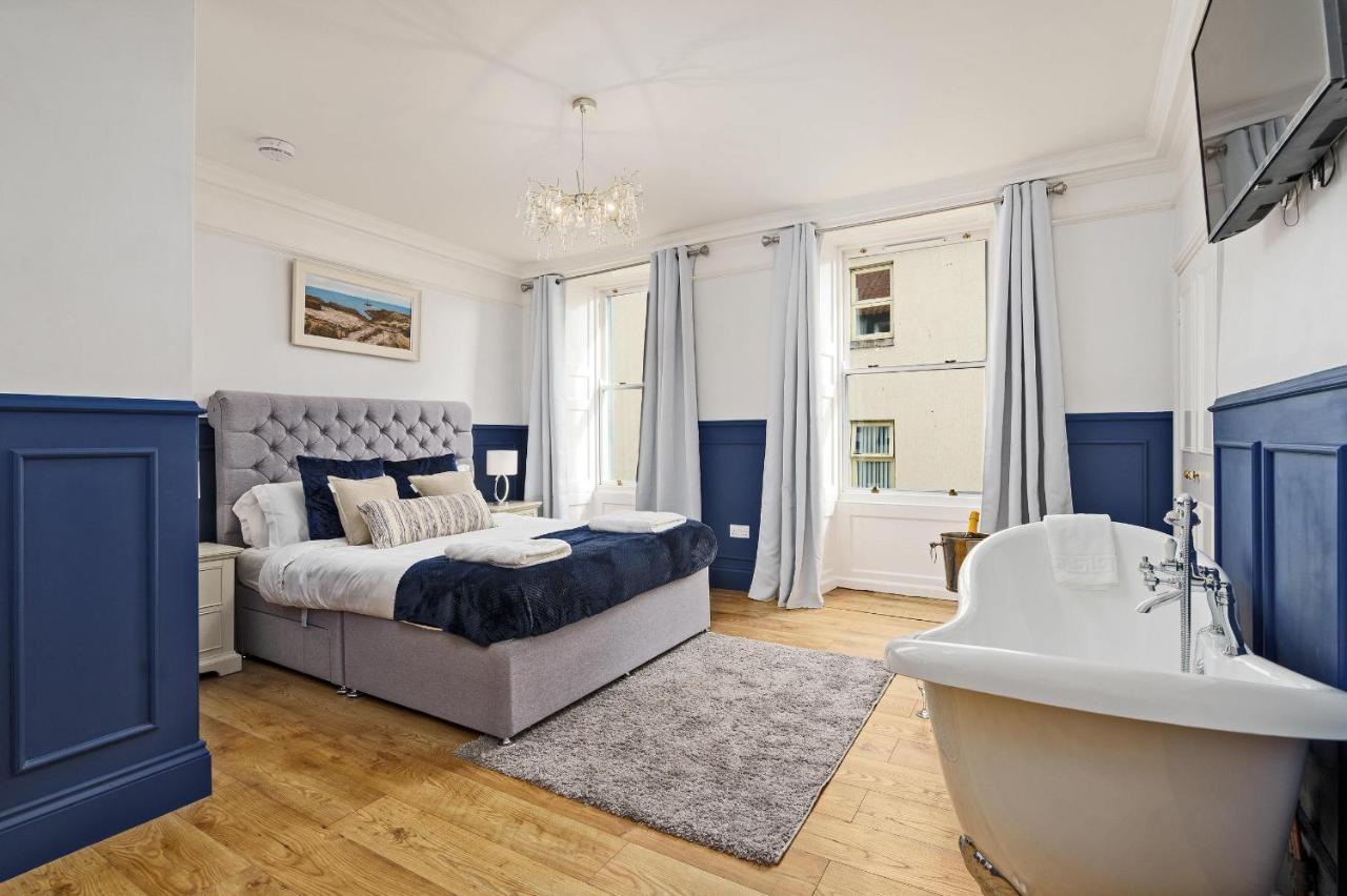 Clovelly House Beautiful 5 Bedroom, 5 Bathroom