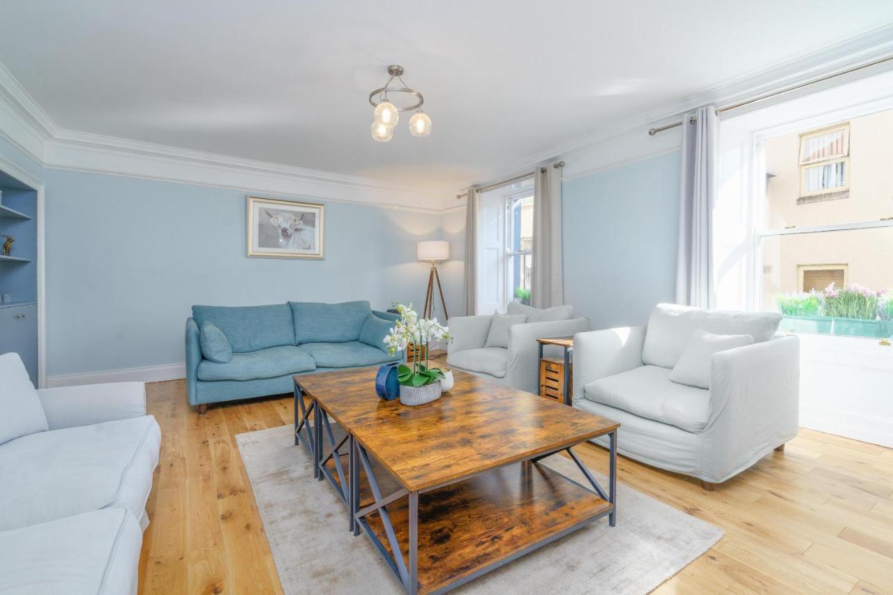 Clovelly House Beautiful 5 Bedroom, 5 Bathroom Holiday home *