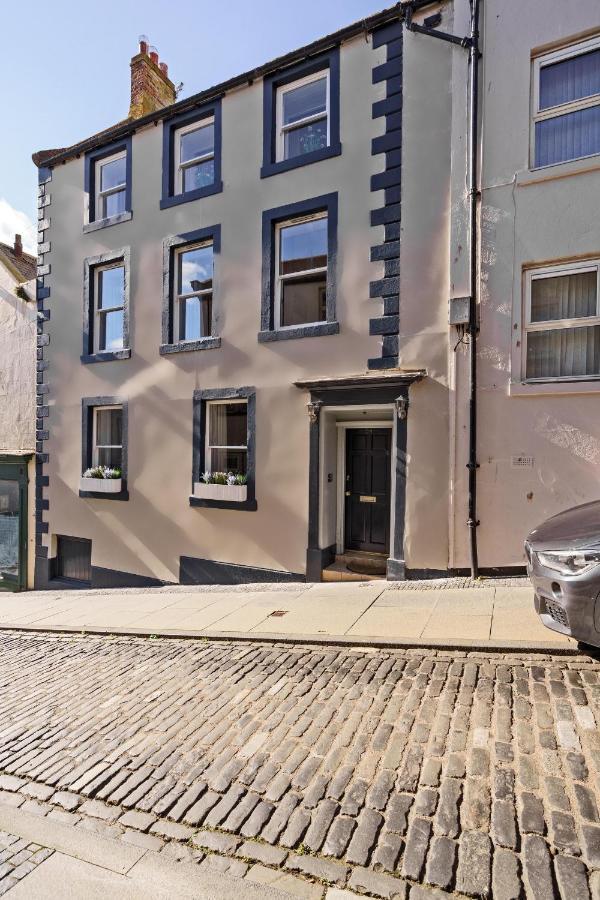 Clovelly House Beautiful 5 Bedroom, 5 Bathroom Holiday home *