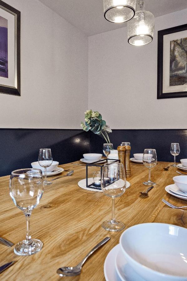Clovelly House Beautiful 5 Bedroom, 5 Bathroom Holiday home *